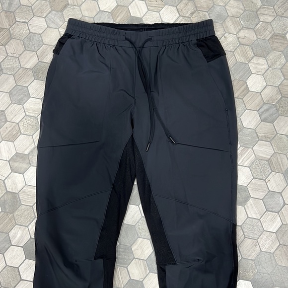 {Lululemon}Mens Sz L Charcoal Gray & Black Joggers w/Elastic Waist & Tie - Picture 2 of 11